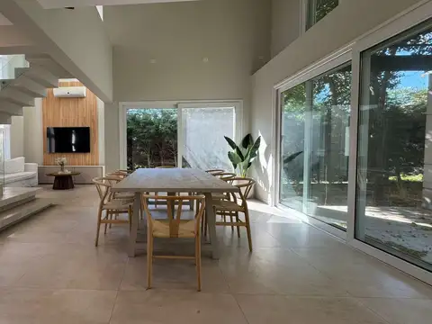 APTO CREDITO!! Casa en Country Club Privado Loma Verde - Escobar