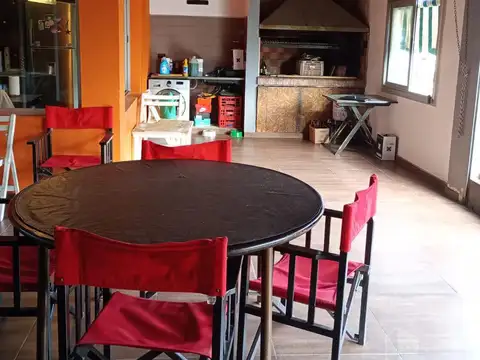 Casa 7 ambientes con local comercial aprox 600m2 en 3 plantas en venta - Quilmes sur