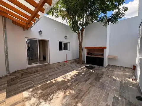 Casa En Venta. Reciclada A Nuevo. Excelente Ubicacion