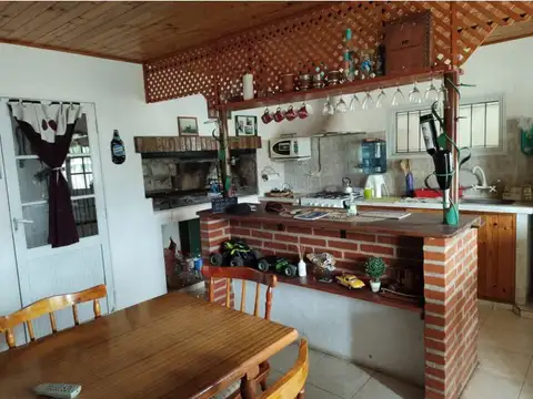 Casa 6 ambientes con 2 baños