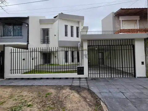 VENTA DE CASA 3 DORMITORIOS RECICLADA 100% LADO RIO