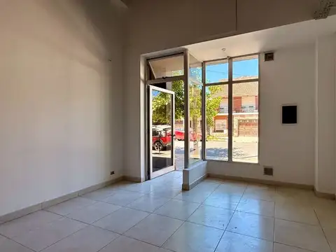 ALQUILER LOCAL DE 52M2 en Rioja y Vieytes 