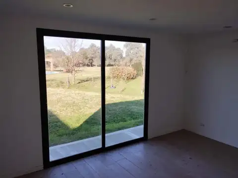 Casa 6 ambientes con 4 baños