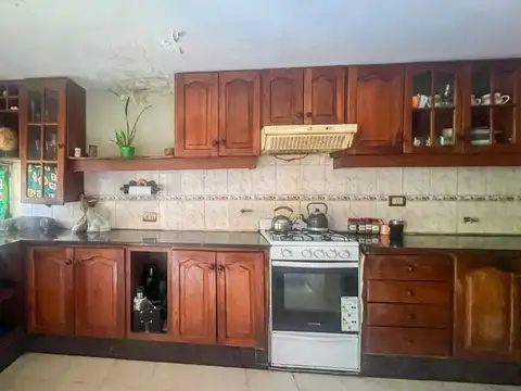 VENTA DE CASA 3 DORMITORIOS CON COCHERA LA FLORIDA