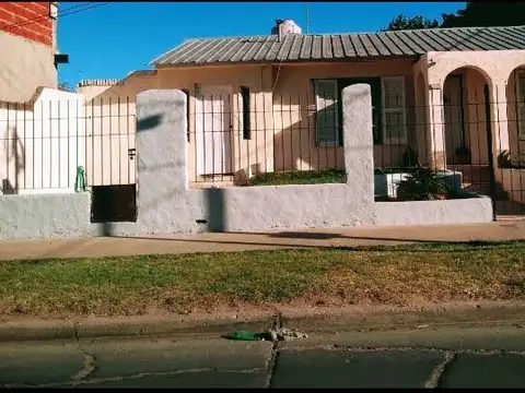 Casa 10 ambientes con 4 baños