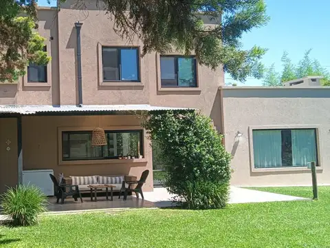 Casa en Alquiler de 4 dormitorios