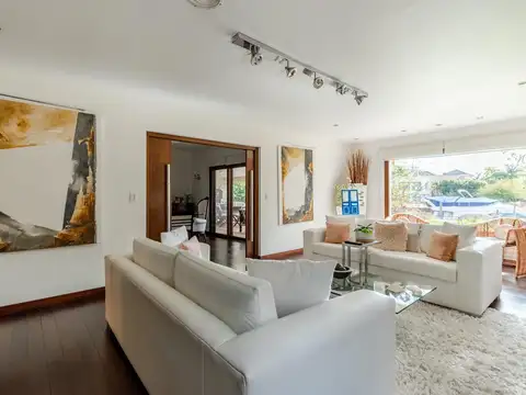 Casa en Venta con 5 cocheras