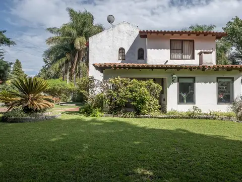Casa 6 ambientes con 2 baños