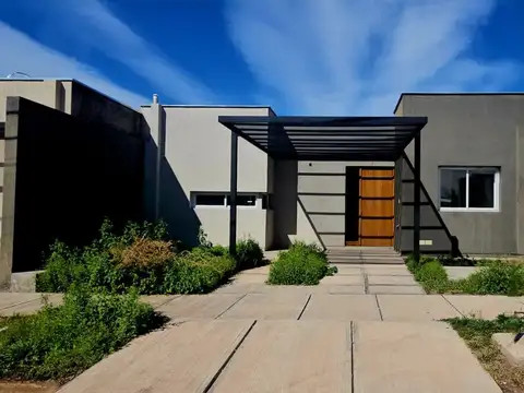 CASA EN BARRIO PRIVADO RECODO MAIPU A ESTRENAR