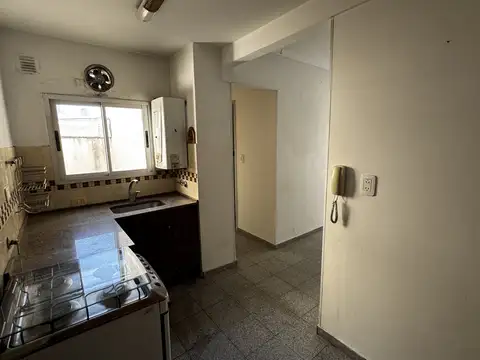2 Ambientes - Muy Buen Estado y Bajas Expensas
