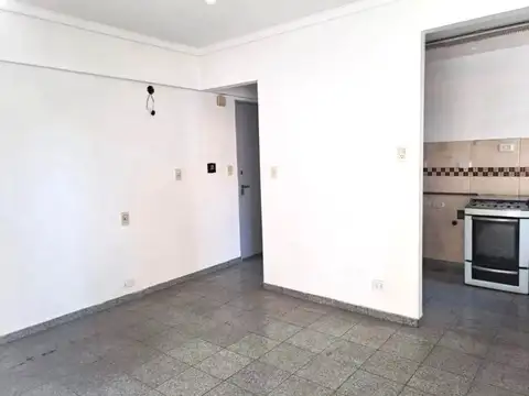 2 Ambientes - Muy Buen Estado y Bajas Expensas
