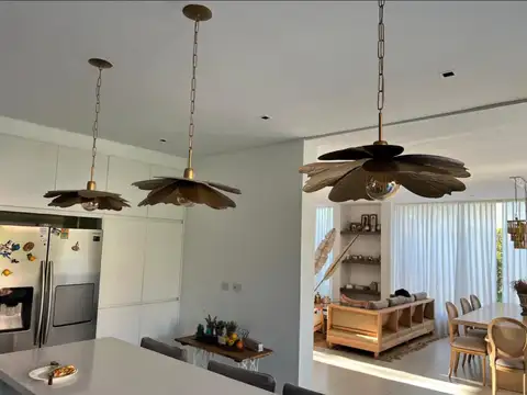 Casa 5 ambientes con 4 baños