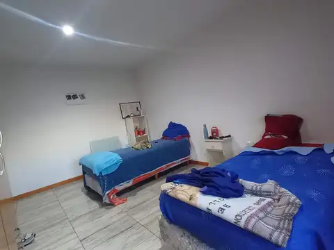 Casa 6 ambientes con 2 baños