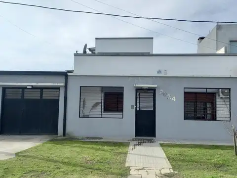 Casa en Venta con 3 cocheras