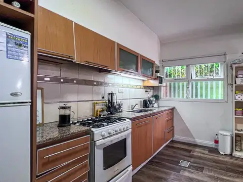 PH 3 amb. en Chauvin con balcón, patio y parrilla 