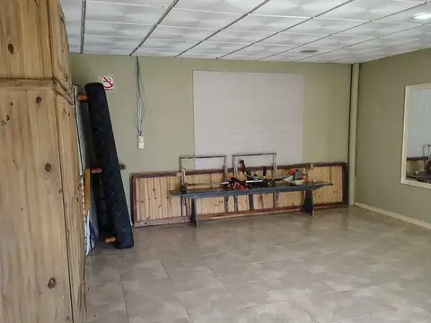 Casa 8 ambientes con 2 baños