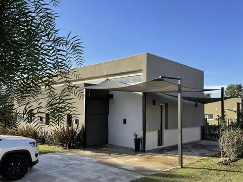 Casa en Venta en Pilar del Este - Santa Guadalupe, USD 220.000