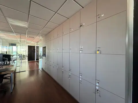 Oficina en Venta con 4 cocheras