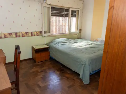 Casa 5 ambientes venta en Adrogué con departamento