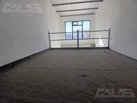 Local a la calle en alquiler en zona comercial de Libertad