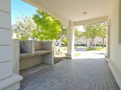 Casa 6 ambientes con 3 baños