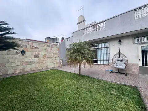 Depto Tipo Casa en Venta 8 años