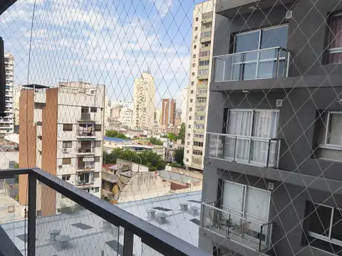 DEPARTAMENTO 2 AMBIENTES CON BALCON. ESPAÑA 136 P.7B AVELLANEDA. EDIFICIO CON PILETA, SUM Y PARRILLA