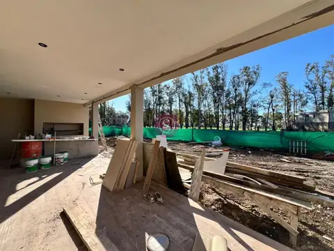 Casa 4 ambientes con 3 baños