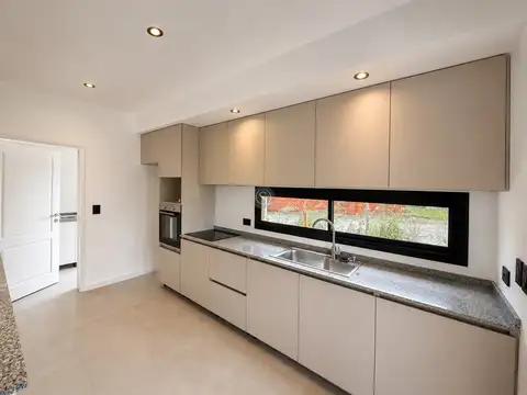 Casa 4 ambientes con 3 baños