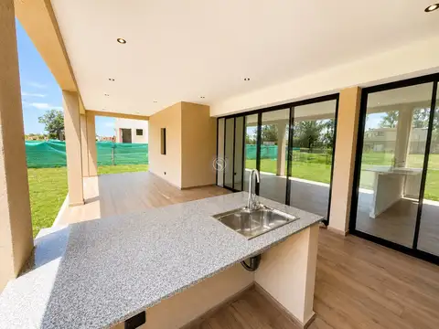 Casa  en Venta en Santa Sofía, Pilar del Este, Pilar