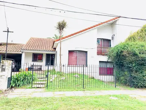Casa 3 ambientes en  Castelar Norte
