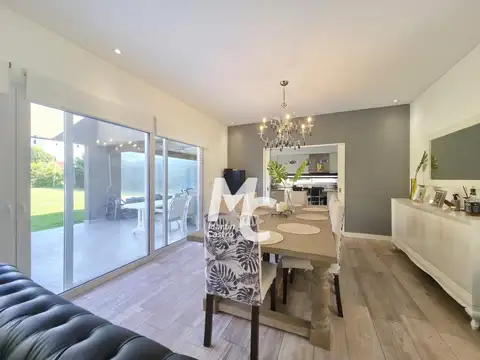 Casa 4 ambientes con 3 baños