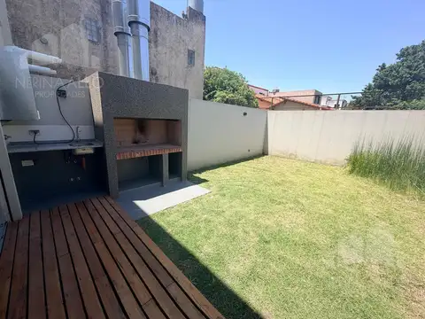 Depto Tipo Casa 3 ambientes con 2 baños