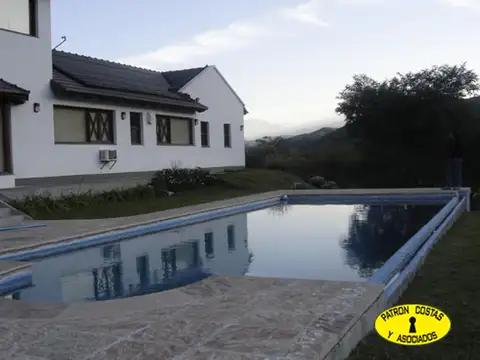 Casa 5 ambientes con 4 baños