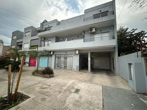 Depto 2 amb, al frente c/balcón