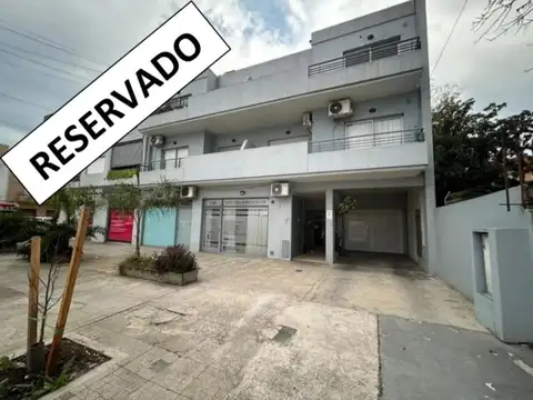 Depto 2 amb, al frente c/balcón