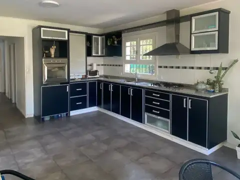 Casa 5 ambientes con 4 baños