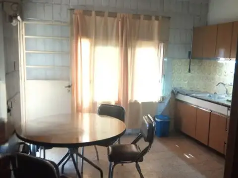 ¡Oportunidad Única de Inversión Galpon y Vivienda en Ramos Mejía 