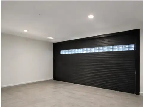 Casa en Alquiler con 2 cocheras