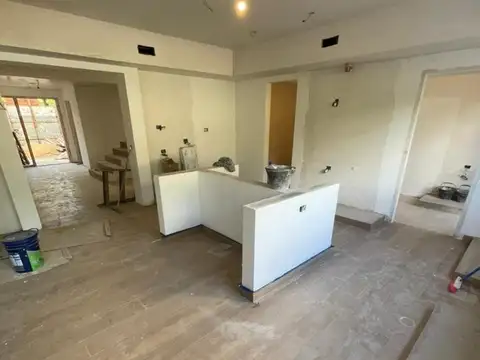 Casa en Alquiler con 2 cocheras