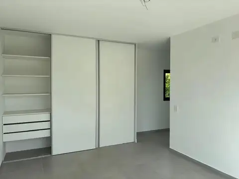 Moderna casa, oportunidad!