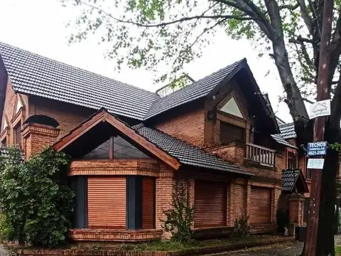 CASA 6 AMBIENTES EN DOS PLANTAS EN HAEDO