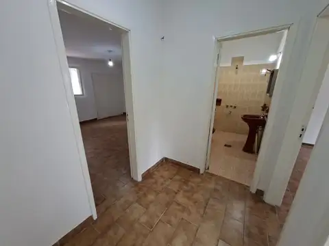Casa 7 ambientes con 2 baños