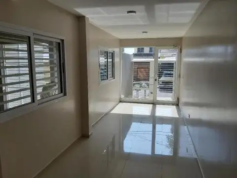 Santiago Del Estero 6856 , Piso 1