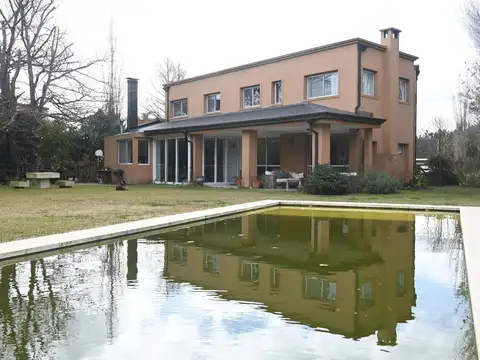 Casa 6 ambientes con 3 baños