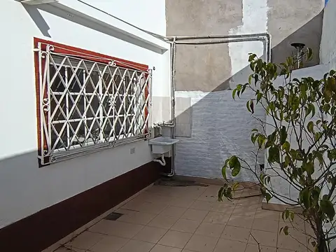 Depto Tipo Casa 3 ambientes con 2 baños