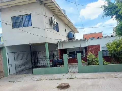 VENTA LOTE CON 2 CASAS Y PATIO, BERAZATEGUI
