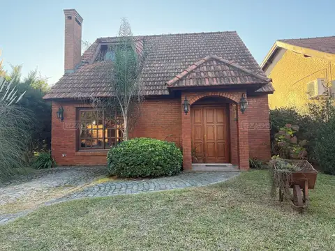 Casa Chalet  en Venta en Banco Provincia, Francisco Álvarez, Moreno