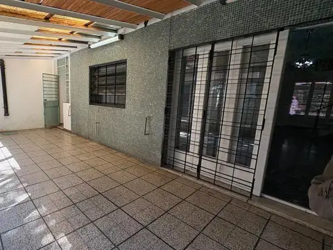 Casa 5 ambientes con 1 baño