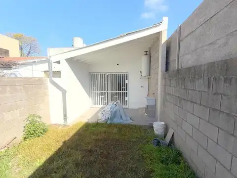 Depto Tipo Casa 2 ambientes con 1 baño
